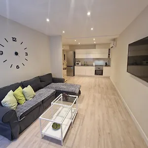 Apartment Barcelona Duplex De 3, L’Hospitalet de Llobregat